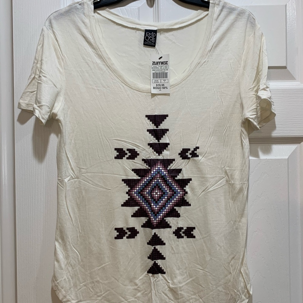 Empoyre Cream Lightweight T-Shirt